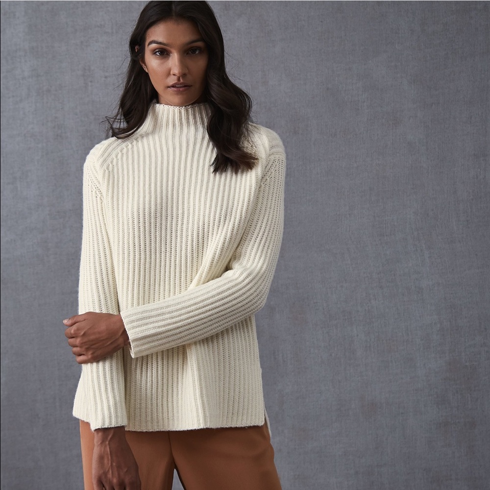 RIESS White Chunky Ribbed Sweater